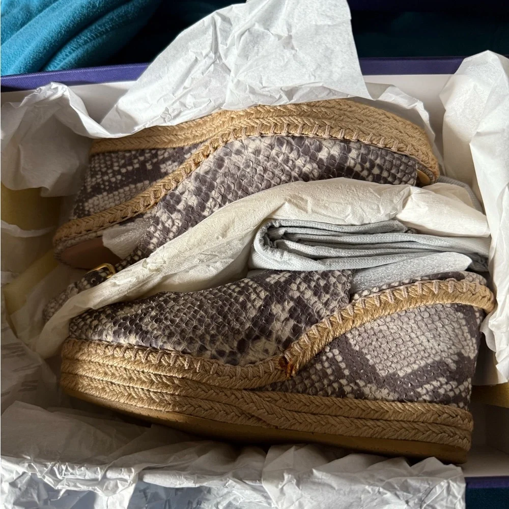 Stuart Weitzman Elegant Snakeskin Wedge Espadrilles - Picture 7 of 9